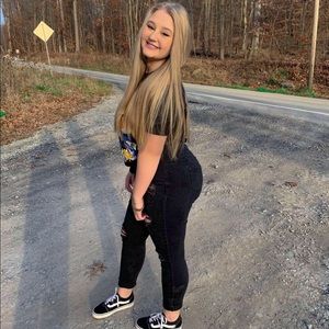 Meet your Posher, Dalilah